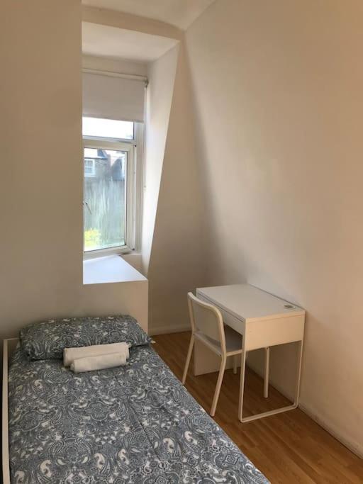 Single Bedrooms With Wifi And Underbed 10 London Exterior photo